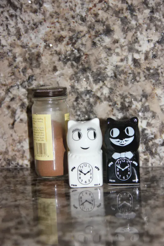 Kit-Cat håndmalte salt & pepperbøsser