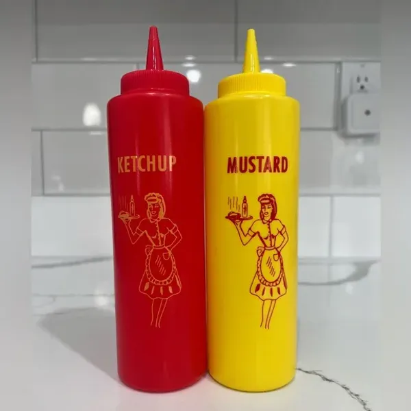  Ketchup og sennep flasker
