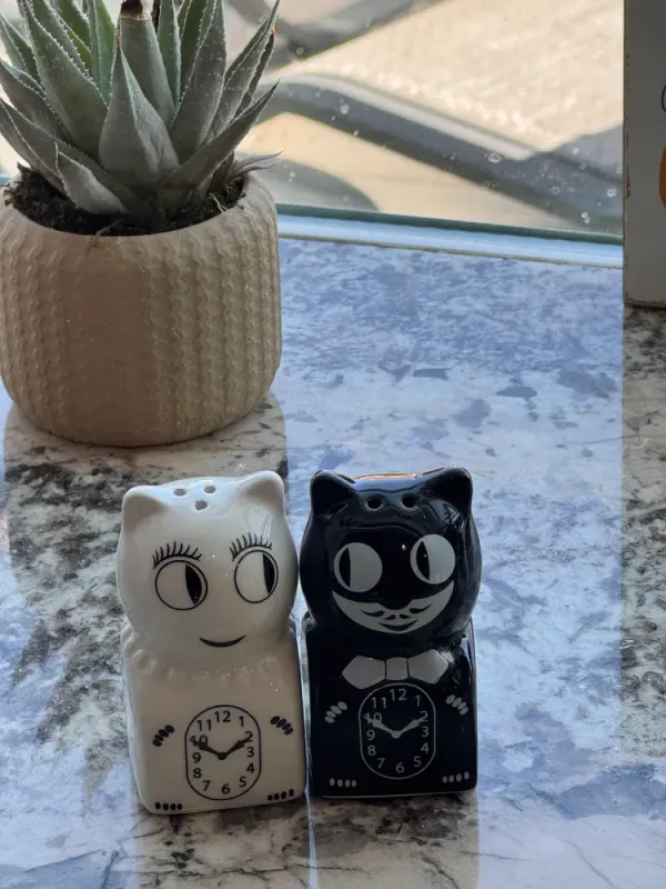 Kit-Cat håndmalte salt & pepperbøsser